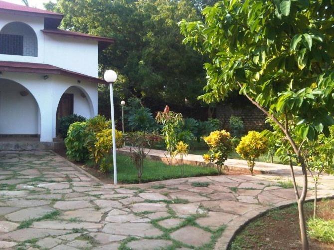 Bed and Breakfast Giraffe House Malindi Exterior foto